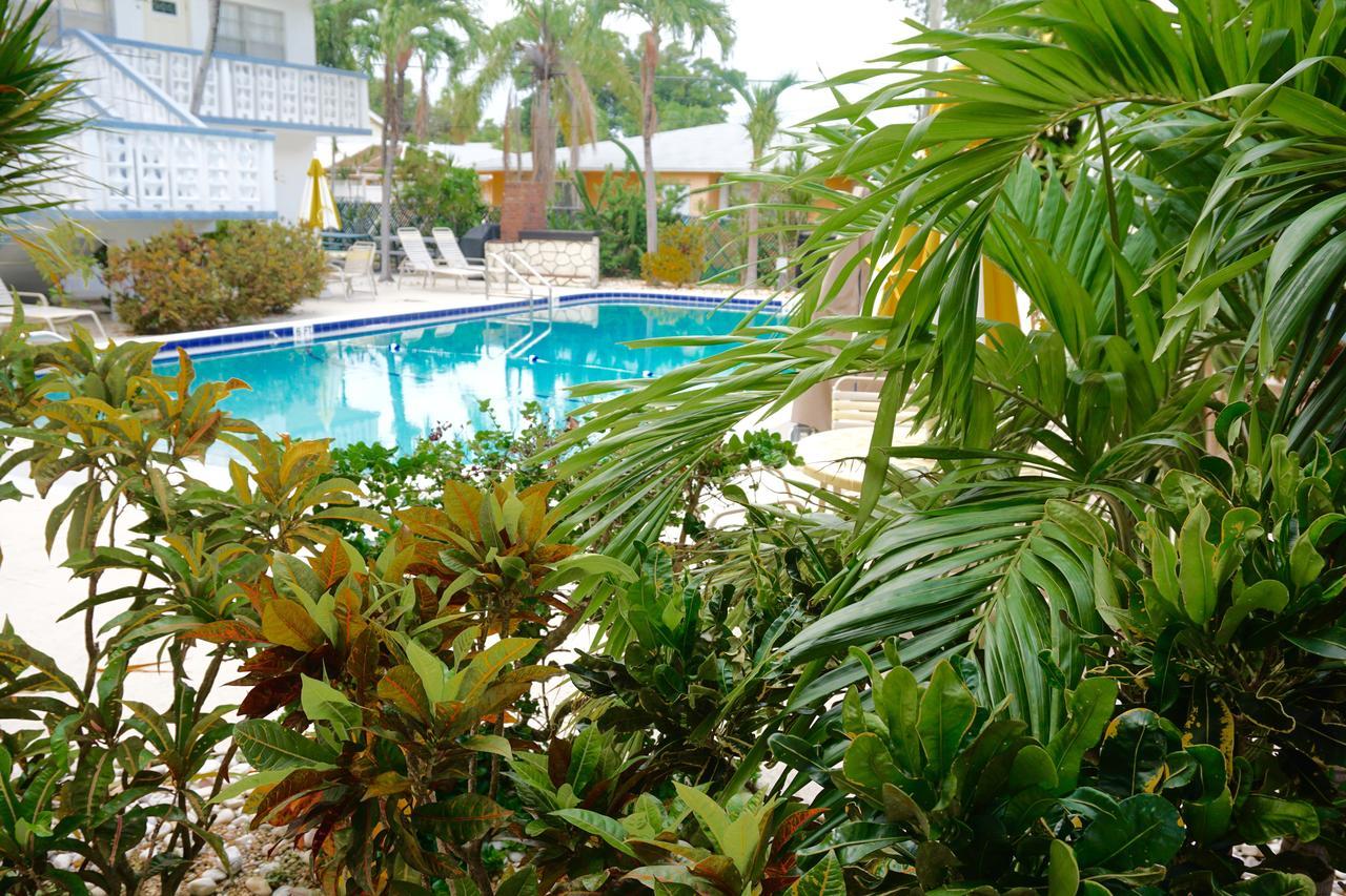 Club Lux Resort By The Beach Deerfield Beach Exterior photo