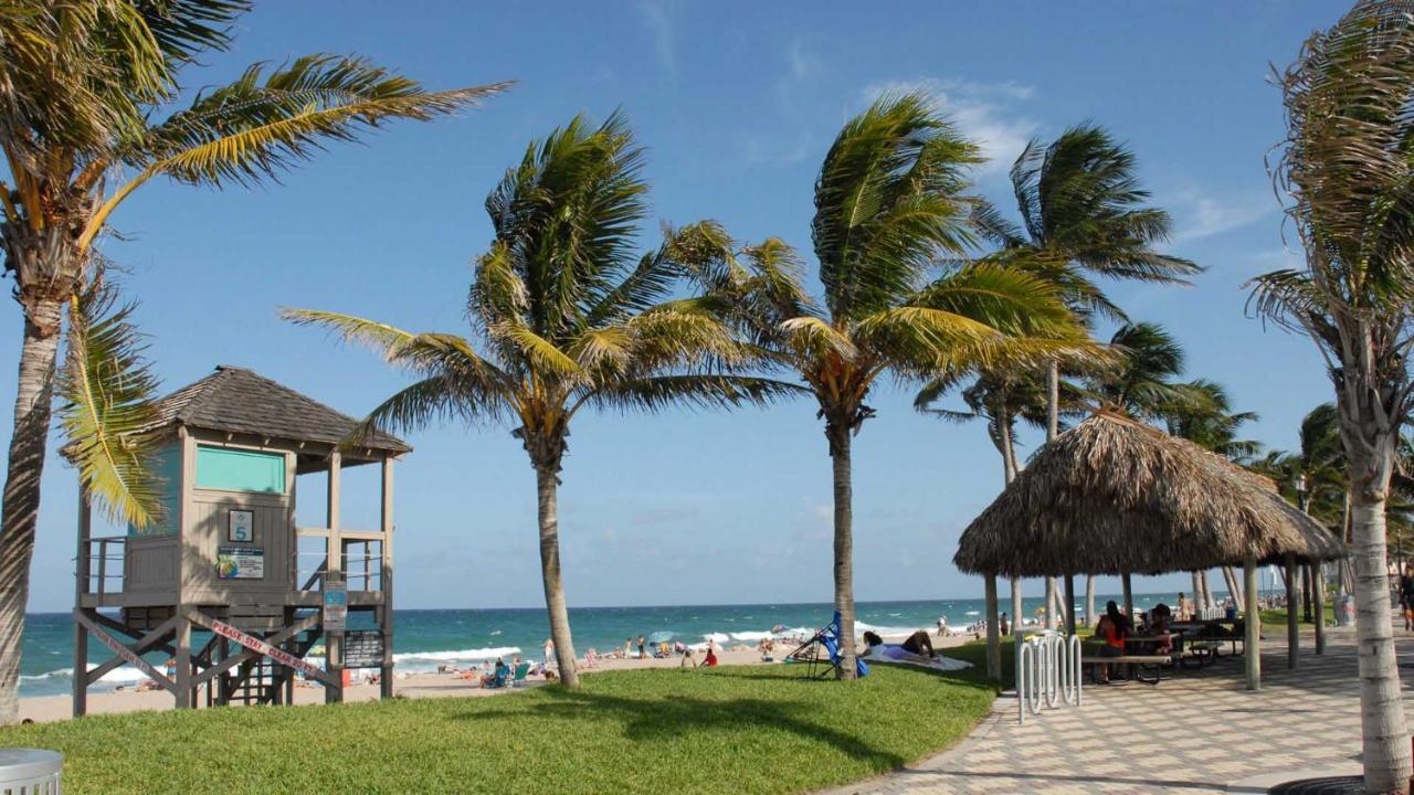 Club Lux Resort By The Beach Deerfield Beach Exterior photo