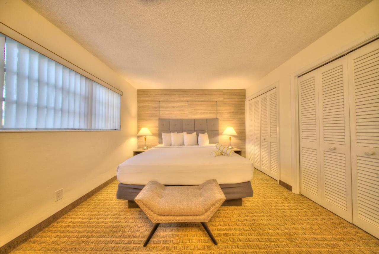 Club Lux Resort By The Beach Deerfield Beach Exterior photo
