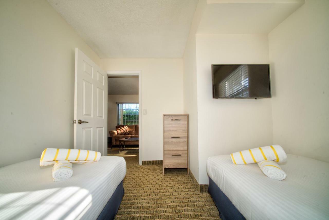 Club Lux Resort By The Beach Deerfield Beach Exterior photo