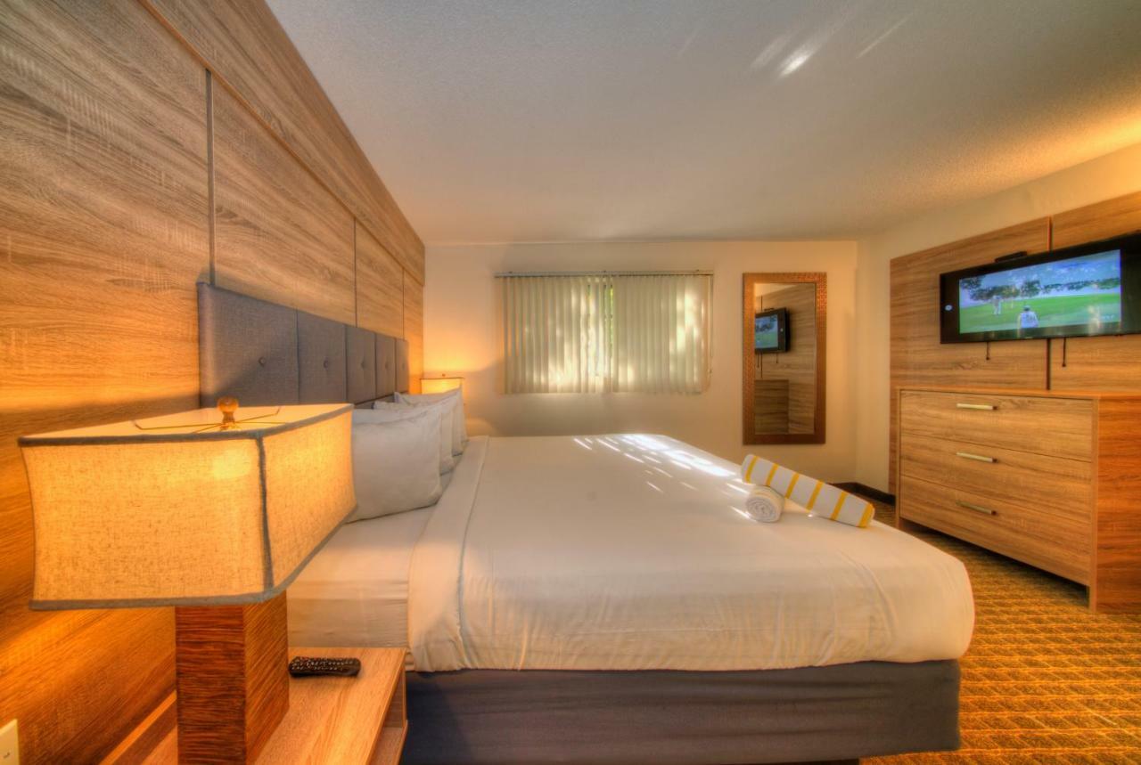 Club Lux Resort By The Beach Deerfield Beach Exterior photo
